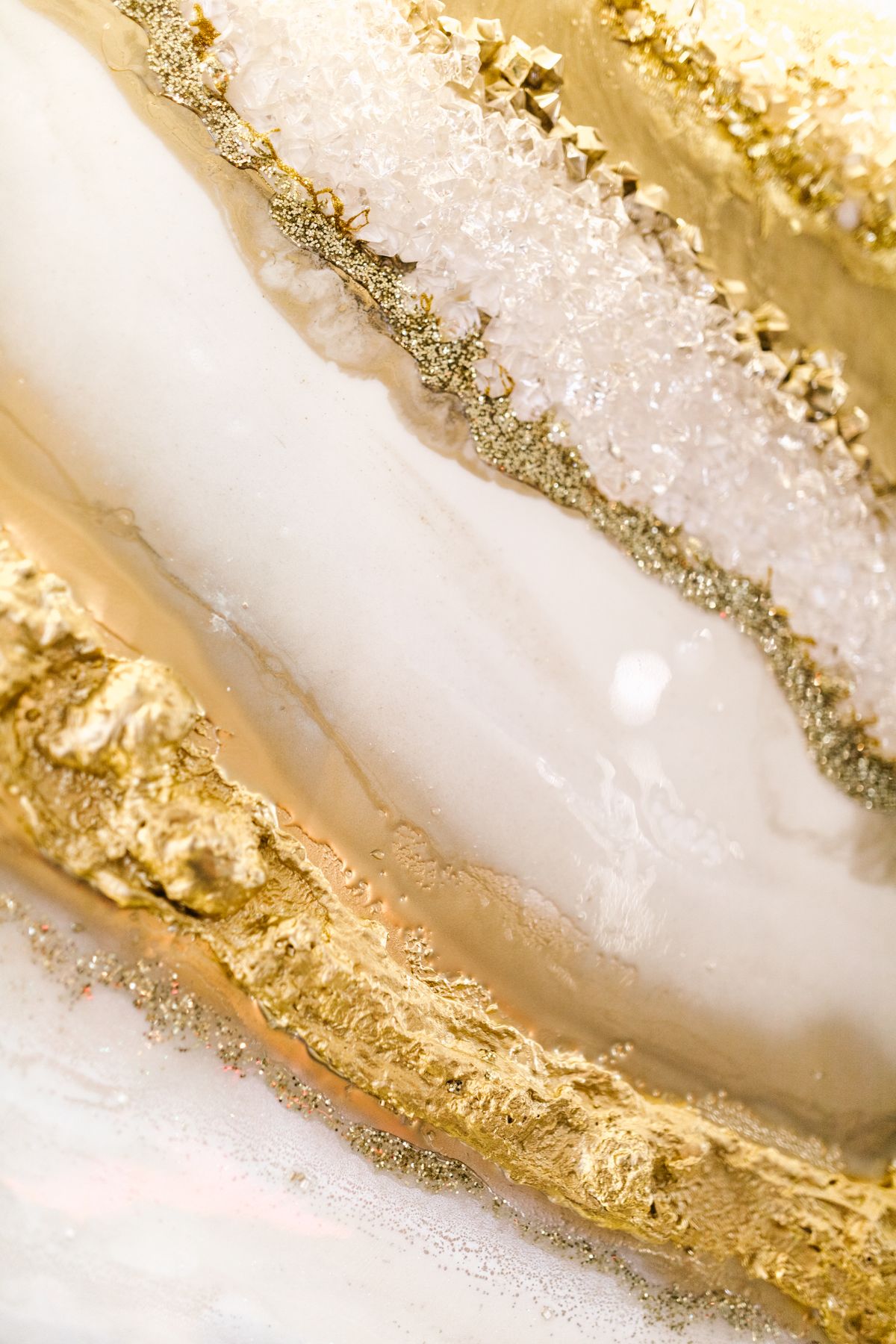 Geode & Agate Resin Art: The Science Behind the Sparkle